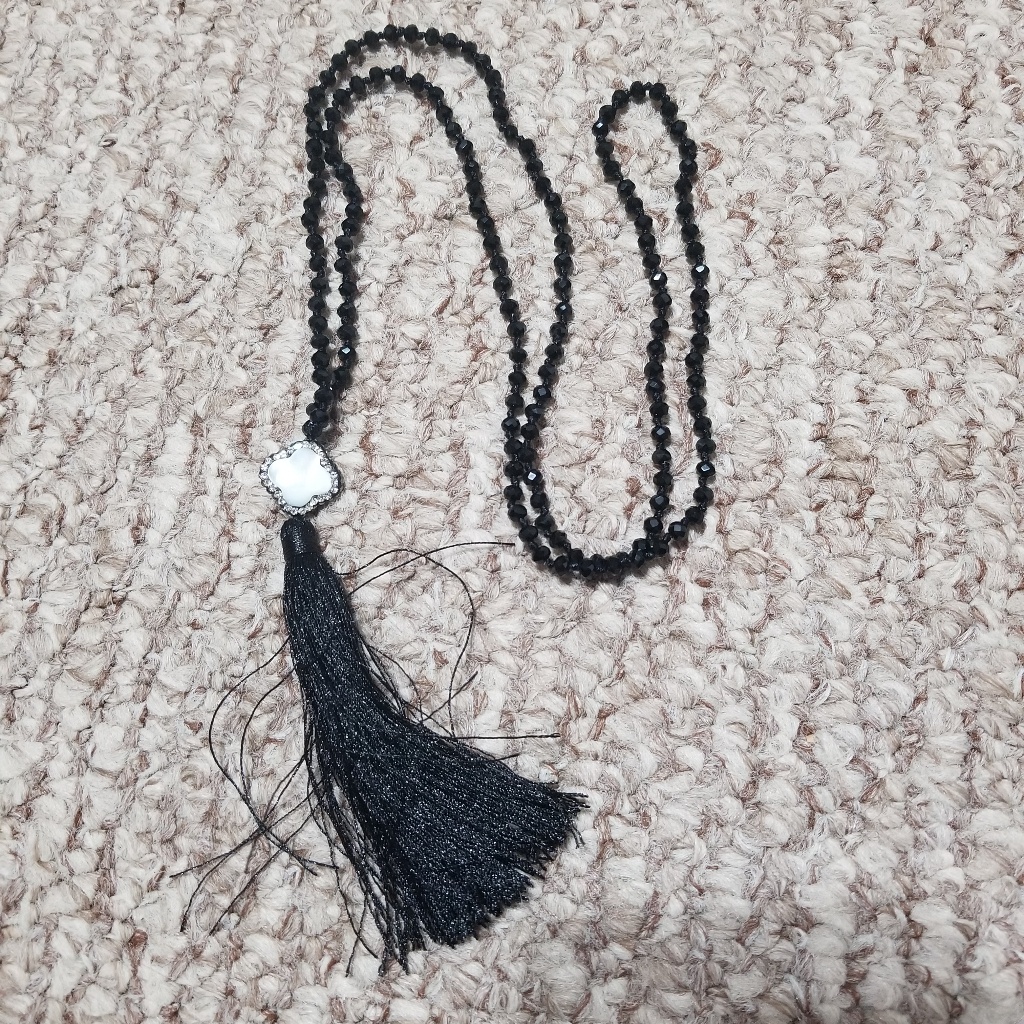 Tassel Clover Necklace 18$